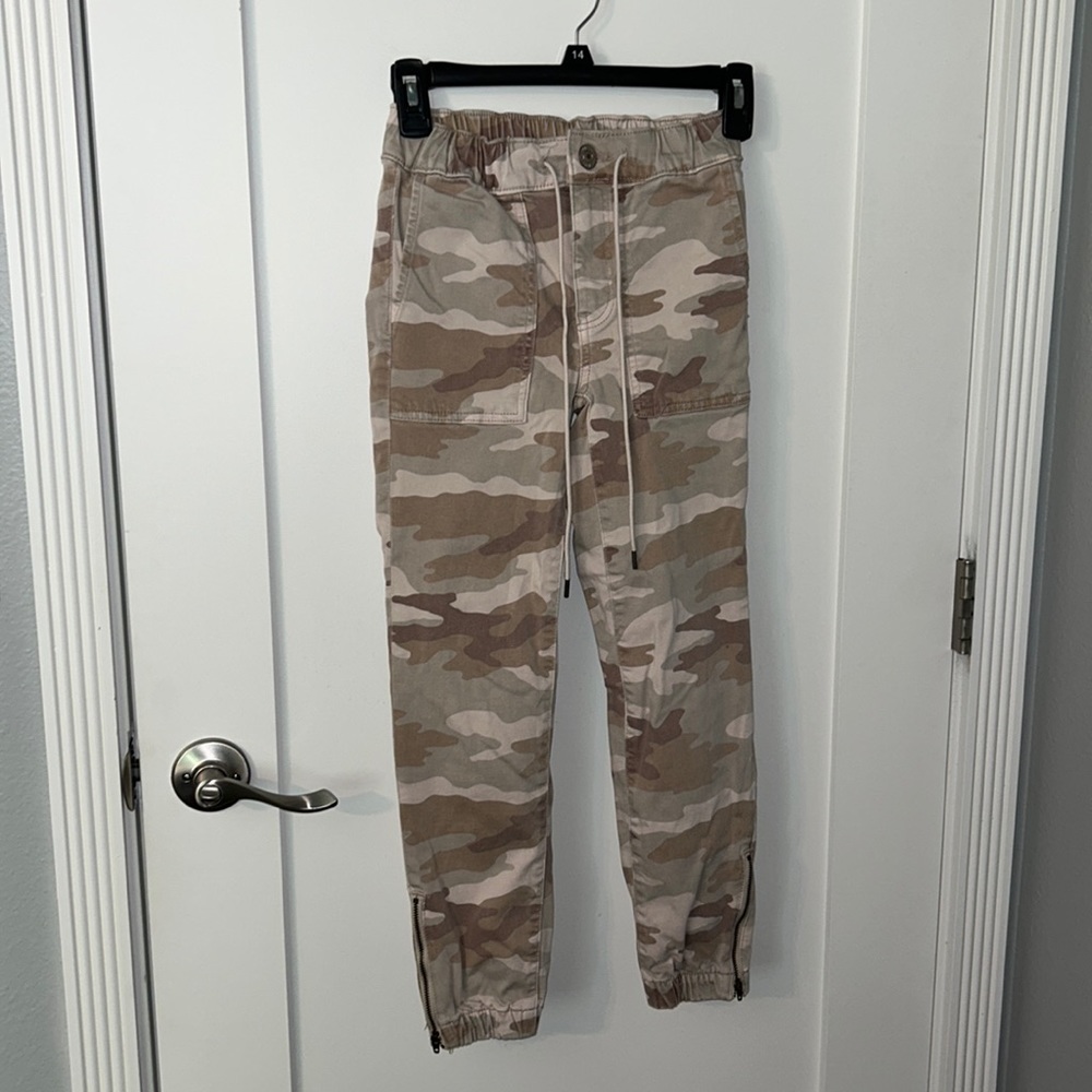 American Eagle Cargo Camo Joggers! Size 000 XS! EUC!